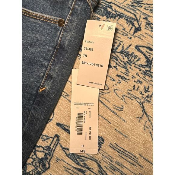 NEW WITH TAGS Liz Claiborne  blue Jean Crop Capris Pants NWT size 18 - Picture 3 of 8